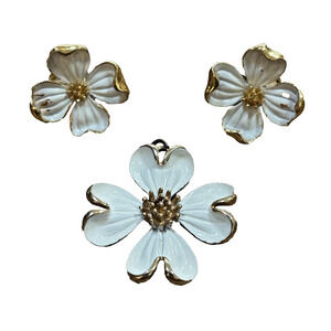 VINTAGE 1950'S Crown Trifari Dogwood Flower Pendant and Clip On Earrings Set